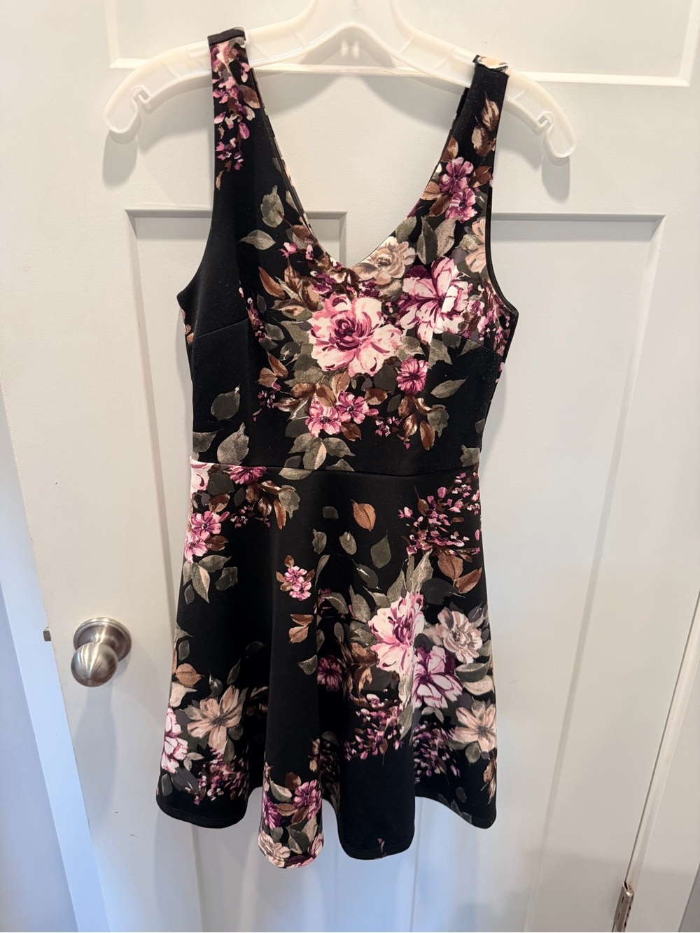 Emerald Sundae Black Floral Skater Dress V-Neck Fit & Flare Mini Size Small